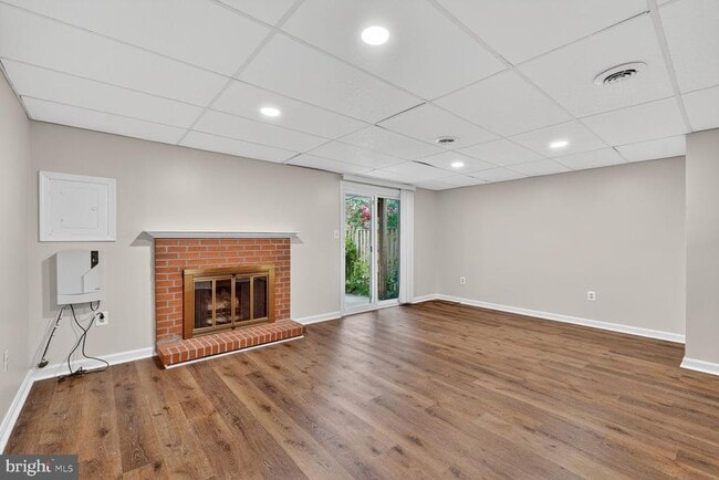 Building Photo - 6076 Heatherwood Dr