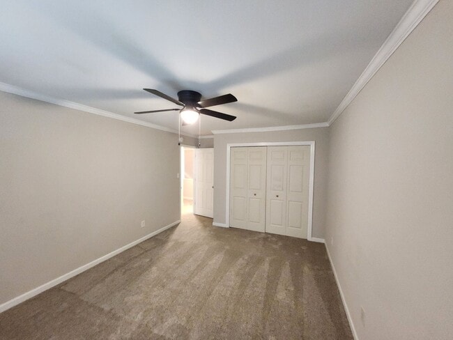 Building Photo - 624 Crown Pointe Dr