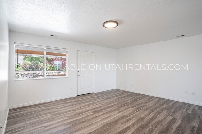 Building Photo - 2051 S State St