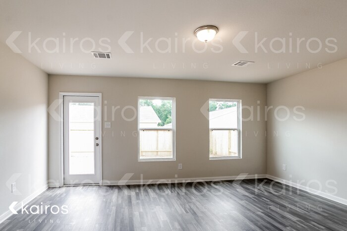 Building Photo - 15609 Briar Forest Dr