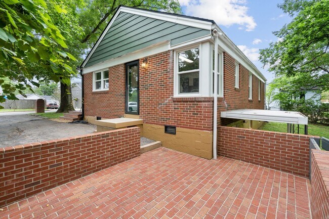 Building Photo - Beautiful home just north of downtown Colu...