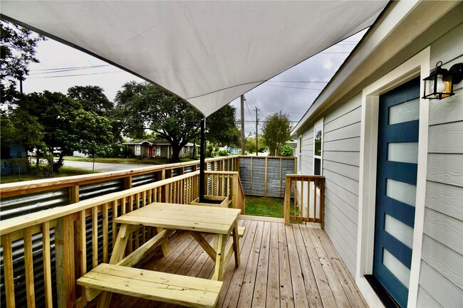 Building Photo - 321 E 35th St