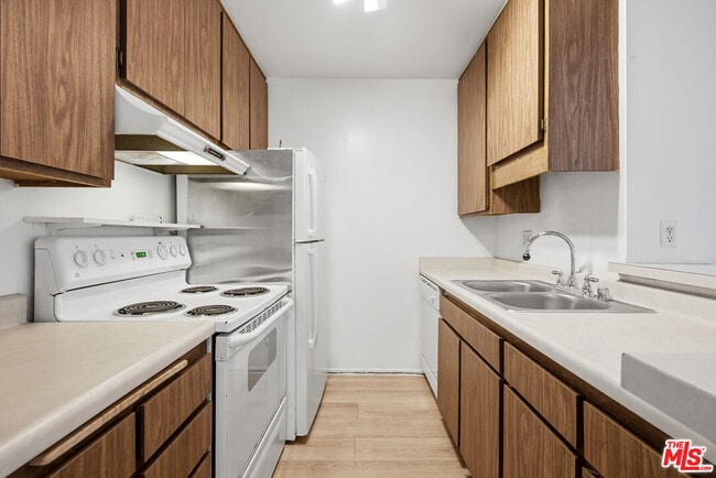 Building Photo - 7742 Redlands St