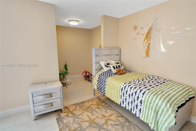 Building Photo - 2421 NE 10th St