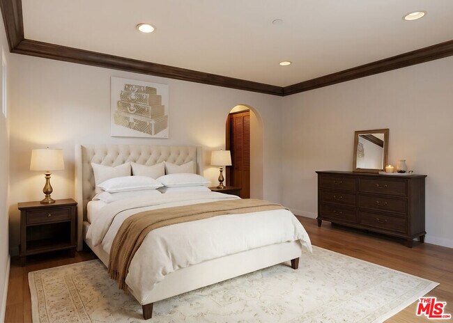 Building Photo - 1407 N Beverly Dr