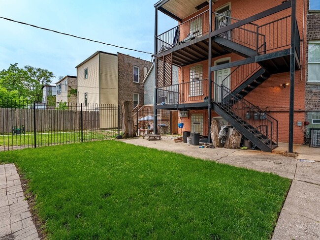 Building Photo - 555 N Lawler Ave
