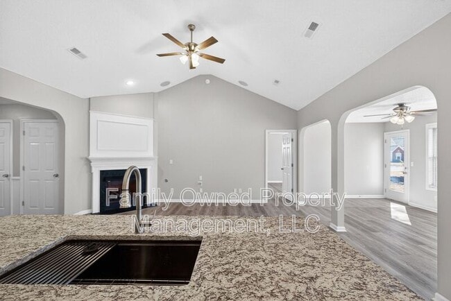 Building Photo - 123 Thousand Oaks Cir