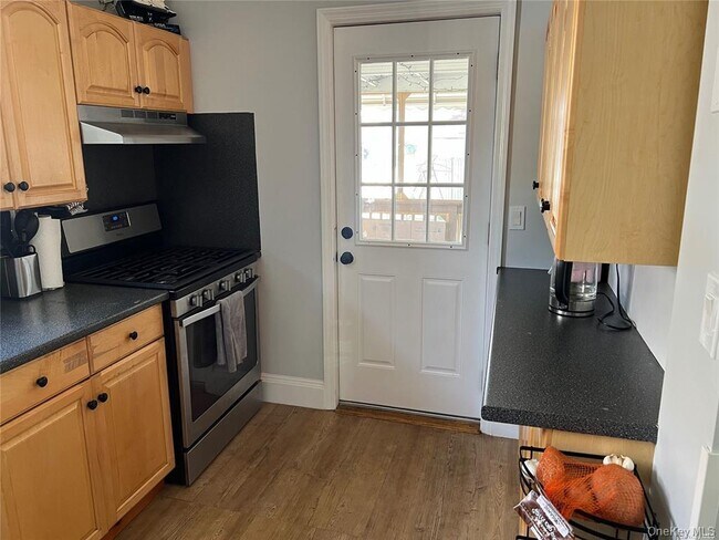 Building Photo - 1261 Waverly St