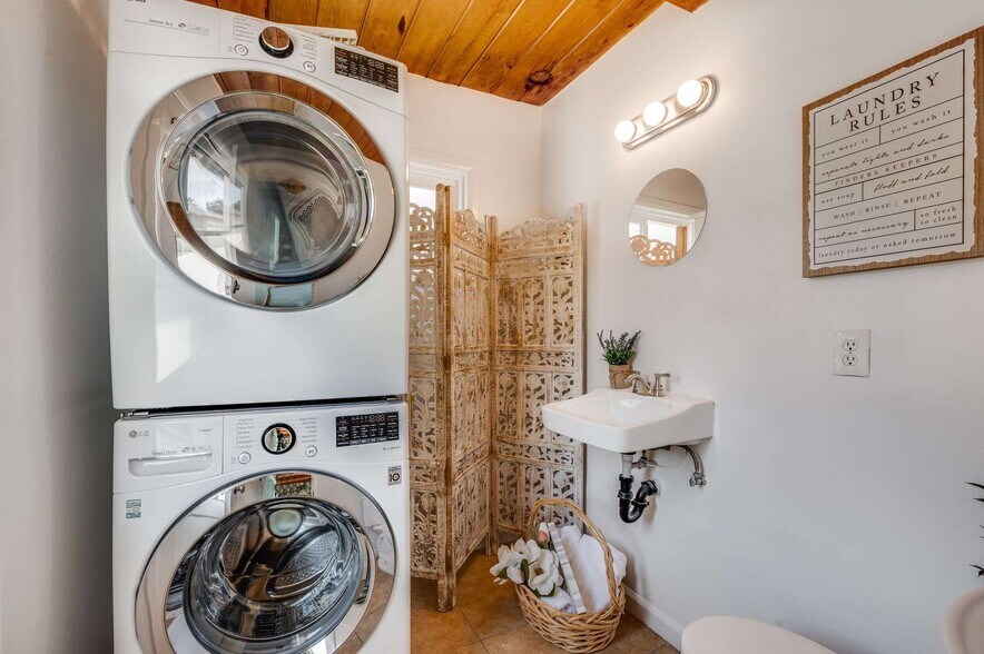 Building Photo - 6901 Bertrand Ave