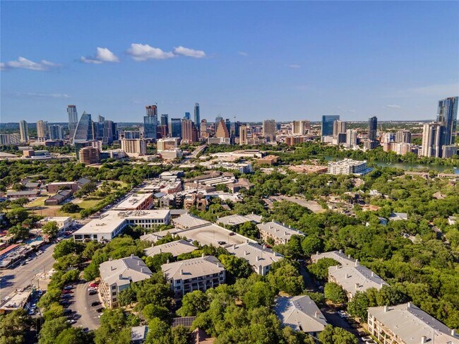 Building Photo - 1507 Drake Ave