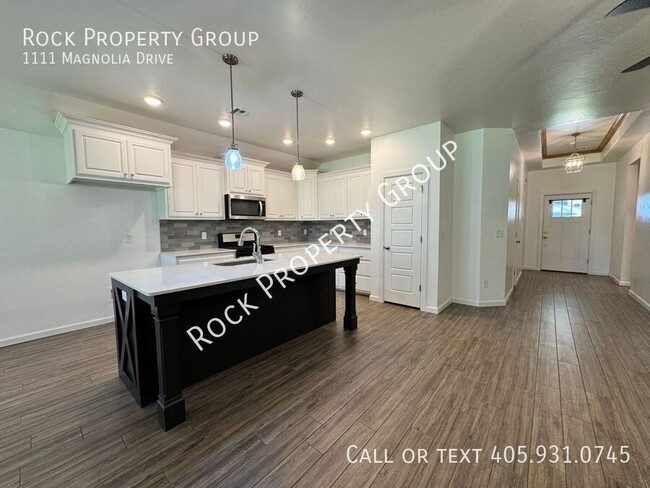 Building Photo - 1111 Magnolia Dr