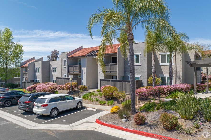 Building Photo - The Avenue at San Marcos