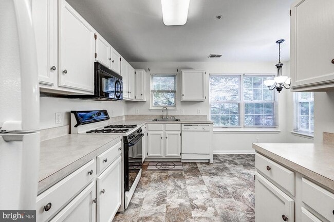 Building Photo - 1301 Sheridan Pl