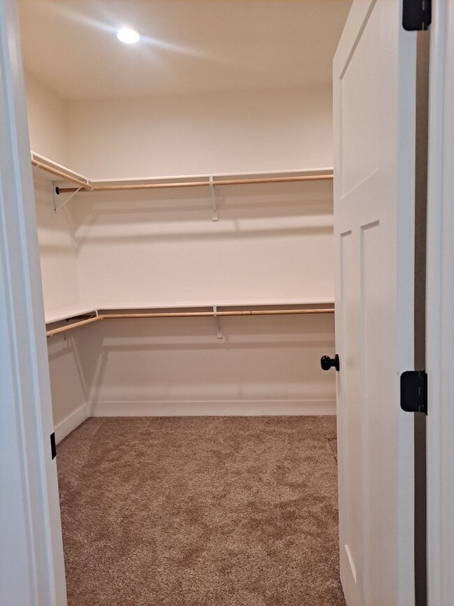 Building Photo - ALL PROSPECTIVE TENANTS MUST SUBMIT A $58 NON-REFUNDABLE APPLICATION FEE PER APPLICANT ONLINE AND...