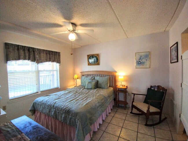 Building Photo - 115 E Coronado Dr