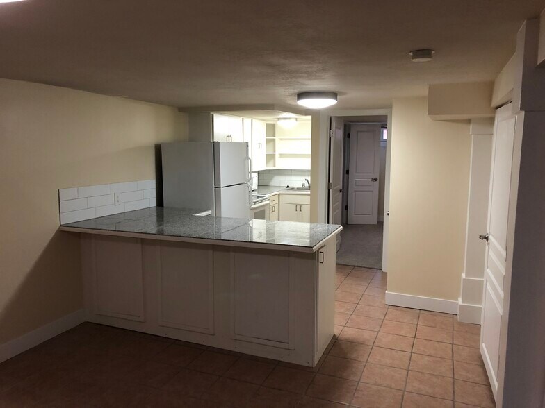 Building Photo - 2275 E Redondo Ave