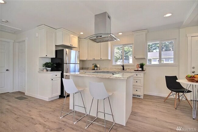 Building Photo - 16420 12th Ave SW