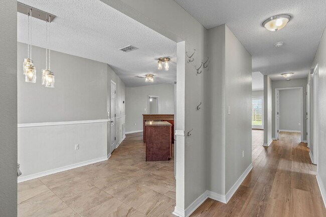 Building Photo - 203 Citadel Ln