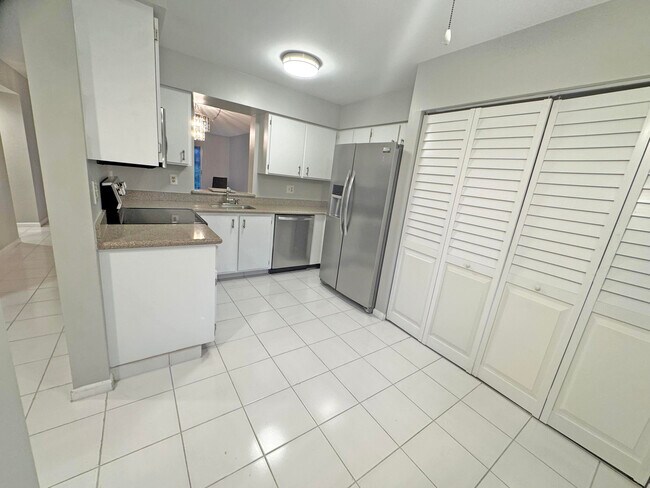 Building Photo - 7281 Amberly Ln