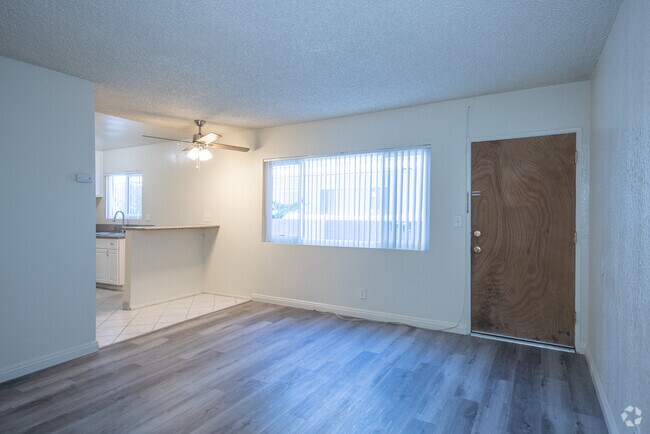 Studio - Diplomat South Apartments
