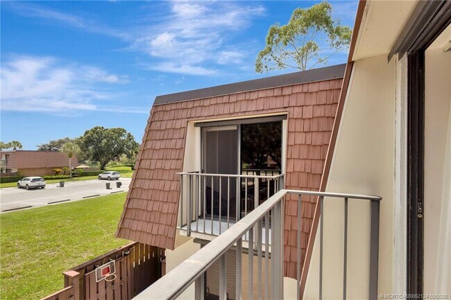 Building Photo - 2930 SW Sunset Trace Cir