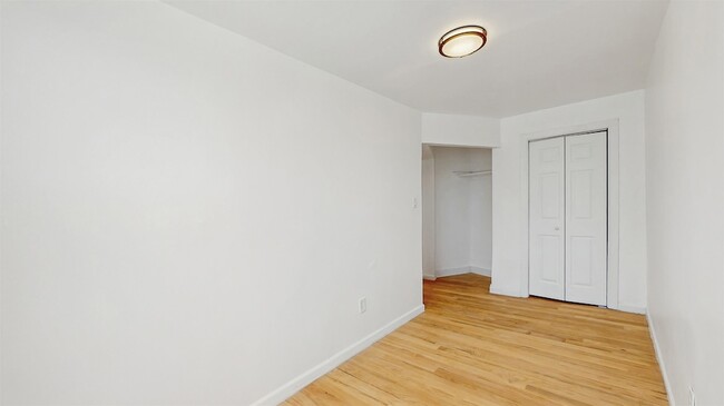 Building Photo - 174 Beacon Ave