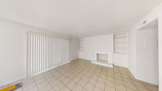Building Photo - 14621 Del Amo Ave