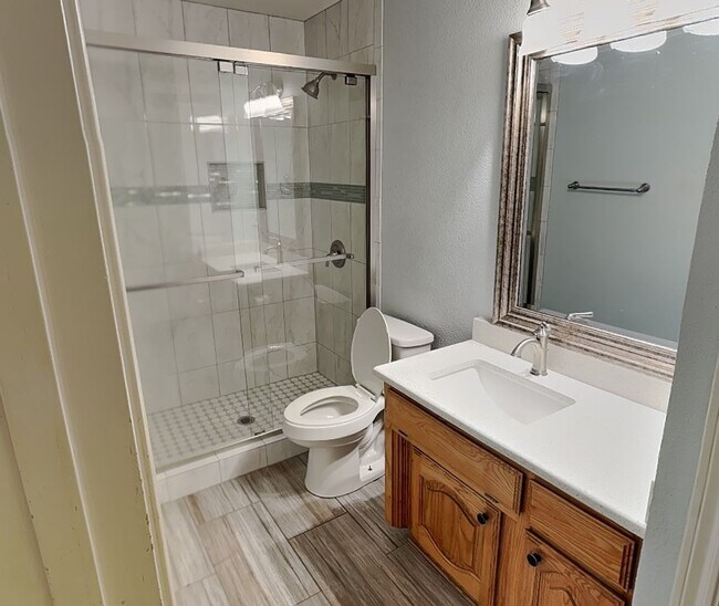 Building Photo - Your Dream Home Awaits in Parkwest—No Carpet, All Charm!