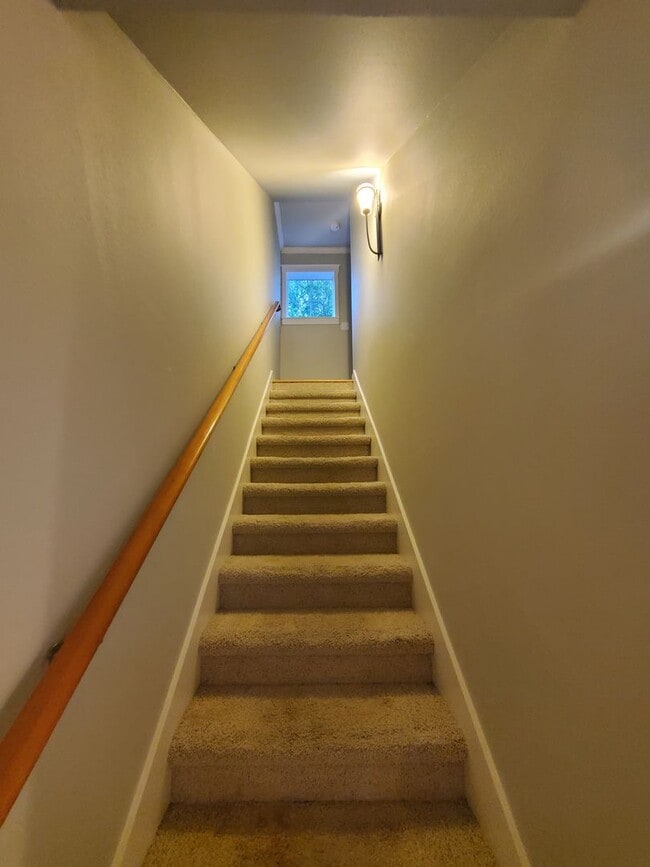 Building Photo - Modern Craftsman Living Between Ballard & Phinney Ridge