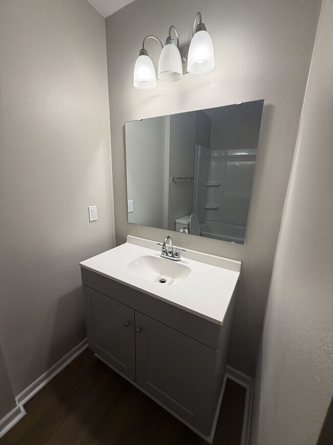 Building Photo - 124 Hampton Dr