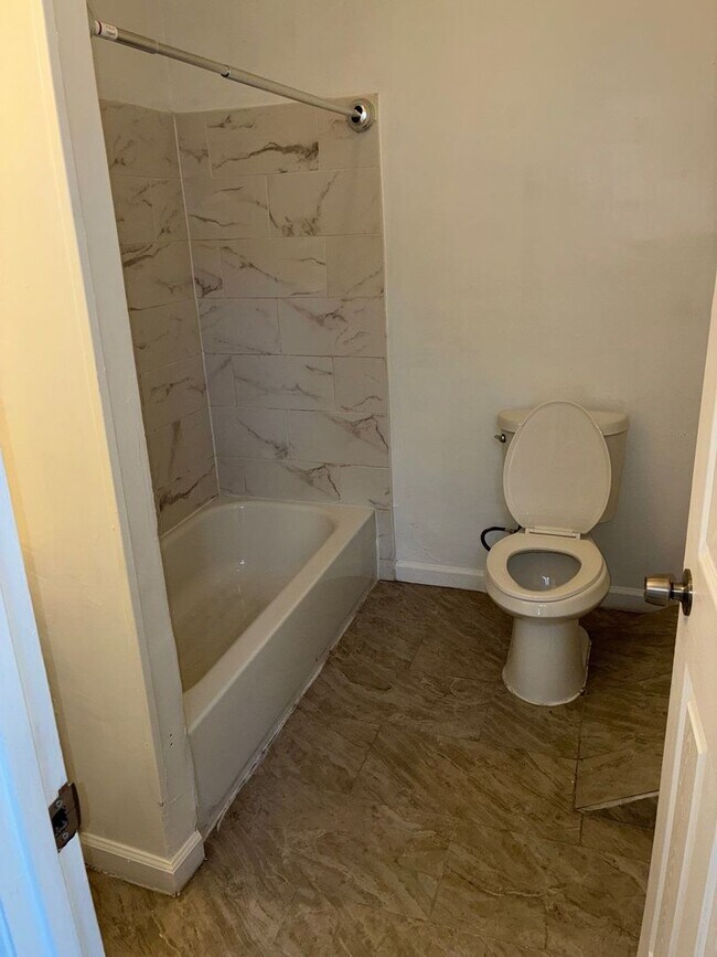 Building Photo - 2234 Henneman Ave