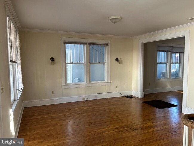 Building Photo - 113 W Monmouth St