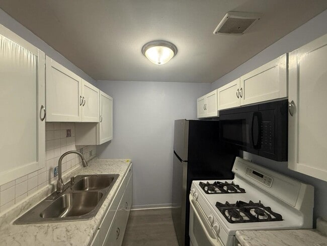 Building Photo - 1195 Meadow Ln