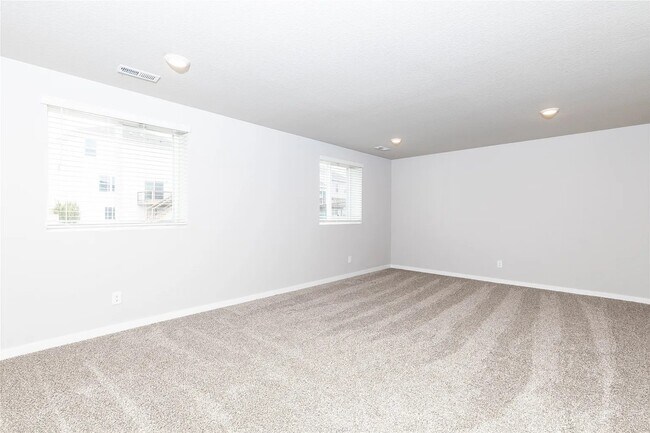 Building Photo - 1065 Waukee Ave