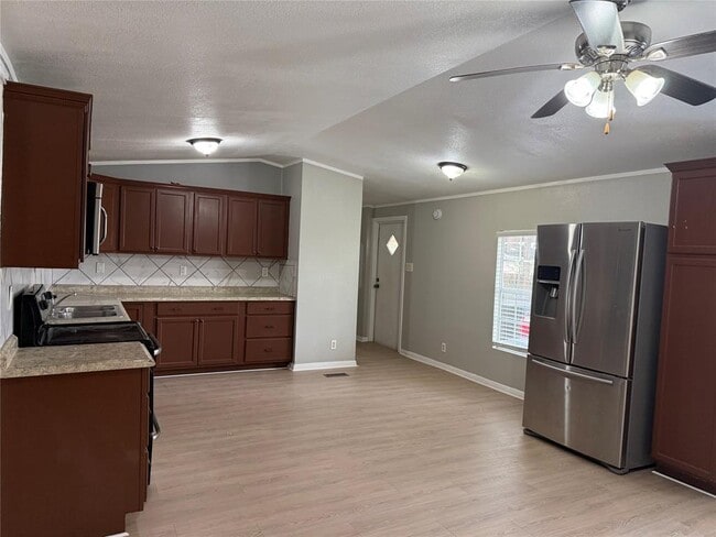 Building Photo - 7200 Fm 487