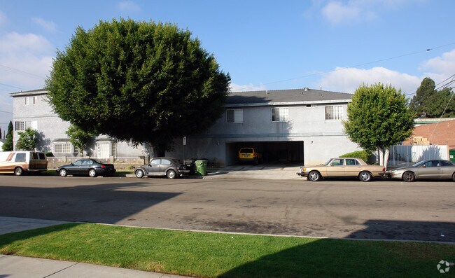 Building Photo - 211 N Cedar Ave