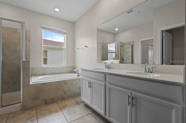 Building Photo - 877 Ocean Course Ave