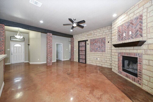 Building Photo - 7100 Almond Dr