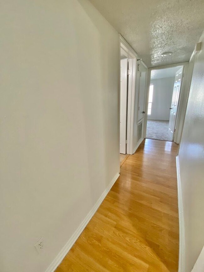 Building Photo - WATERFORD WEST CAMPUS - 4 BEDROOM - $2800