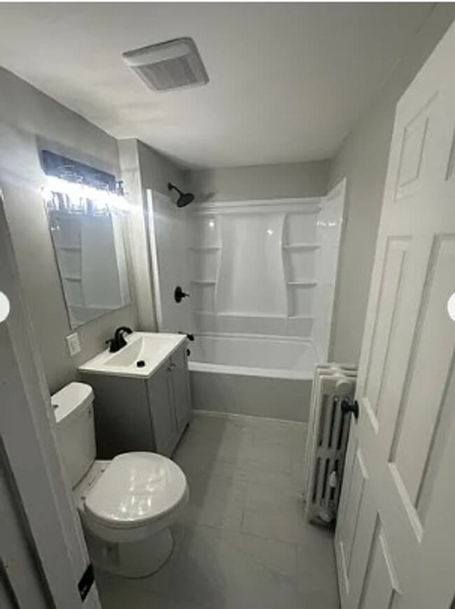 Building Photo - 1068 Broad St