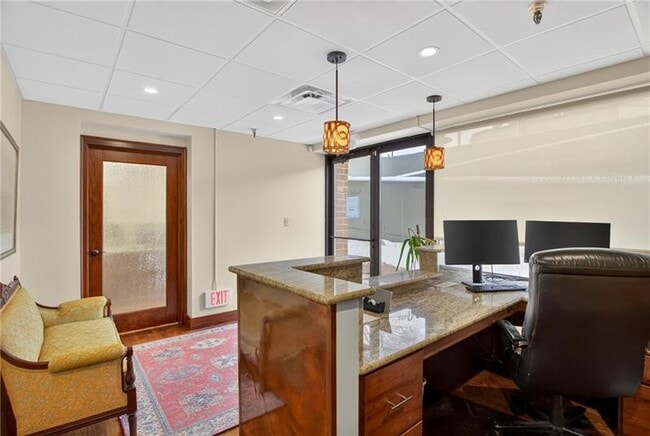 Building Photo - 750 Washington Rd