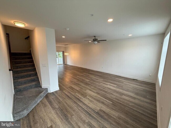 Building Photo - 12425 Jackson Ave