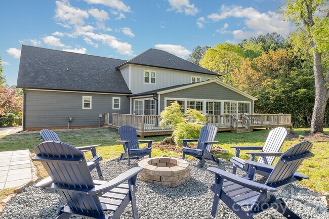 Building Photo - 8823 Dartmoor Pl