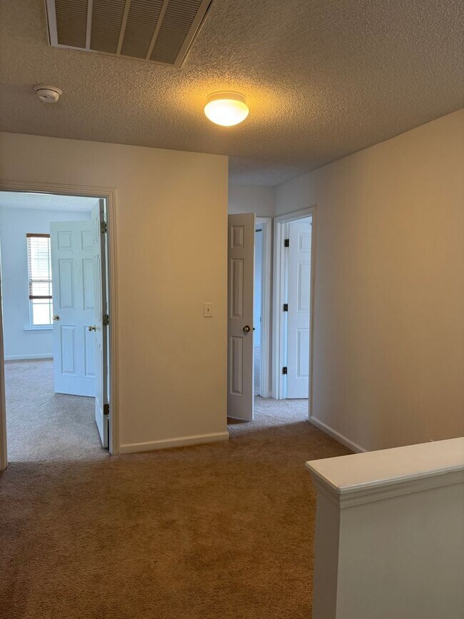 Building Photo - 210 N Orchard Farms Ave
