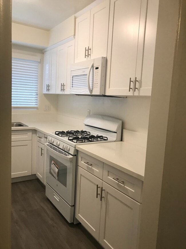 Building Photo - Parr, 10424-10425