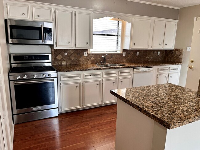 Building Photo - 2600 Arbor Dr