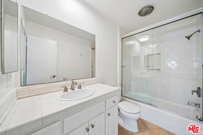 Building Photo - 131 Orlando Ave