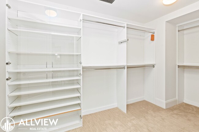 Building Photo - Stunning 3 Bedroom + Bonus Room 3.5 Bath A...