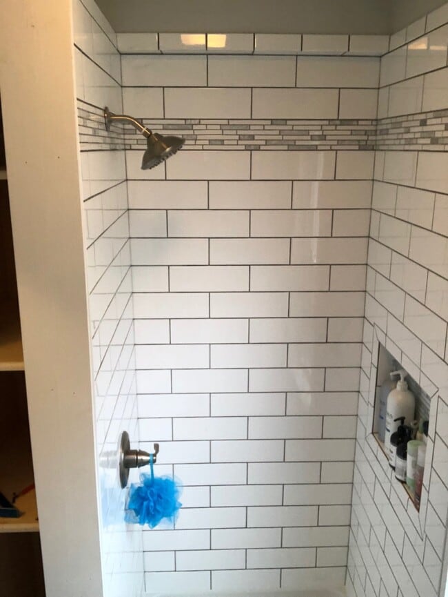 Building Photo - 91 S Washington, Up