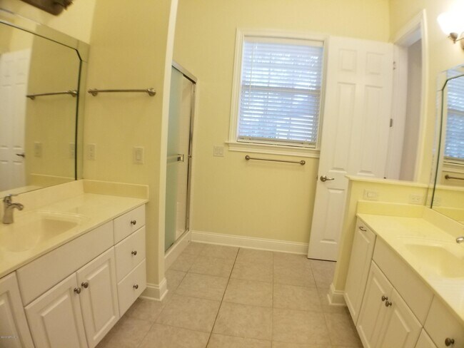 Building Photo - 2580 Heather Oaks Ct